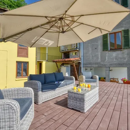 Lägenhet Pezzo 2-bedroom Lakeview With Shared Garden And Terrace San Siro (Lombardy)