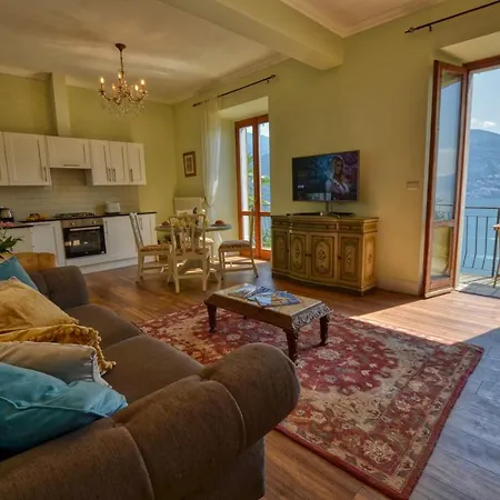 Pezzo 2-bedroom Lakeview With Shared Garden And Terrace Apartment San Siro (Lombardy)