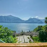 Lägenhet Pezzo 2-bedroom Lakeview With Shared Garden And Terrace