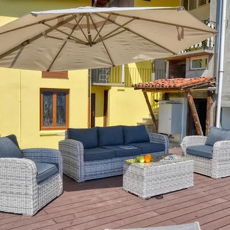 Pezzo 2-bedroom Lakeview With Shared Garden And Terrace Διαμέρισμα *