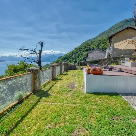 Pezzo 2-bedroom Lakeview With Shared Garden And Terrace Διαμέρισμα San Siro (Lombardy)