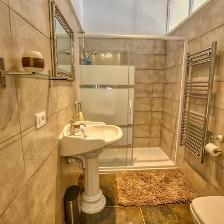 Pezzo 2-bedroom Lakeview With Shared Garden And Terrace 圣西罗