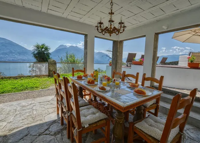 Pezzo 2-bedroom Lakeview With Shared Garden And Terrace شقة *