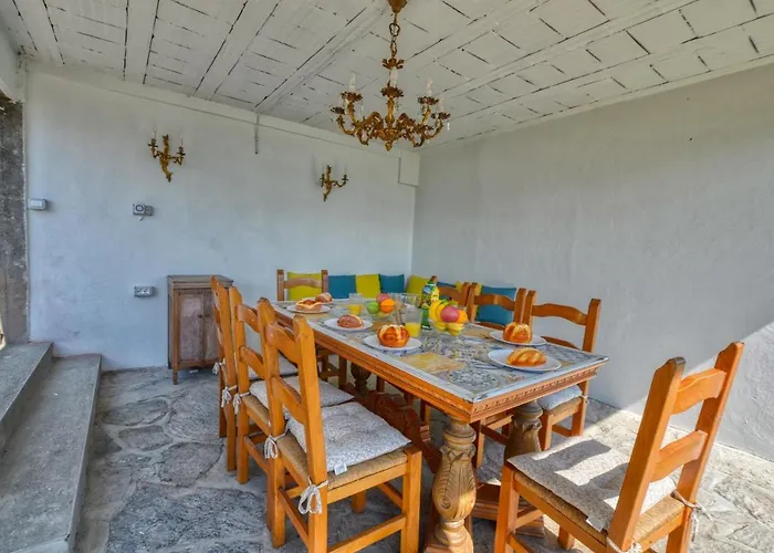 Pezzo 2-bedroom Lakeview With Shared Garden And Terrace شقة سان سيرو